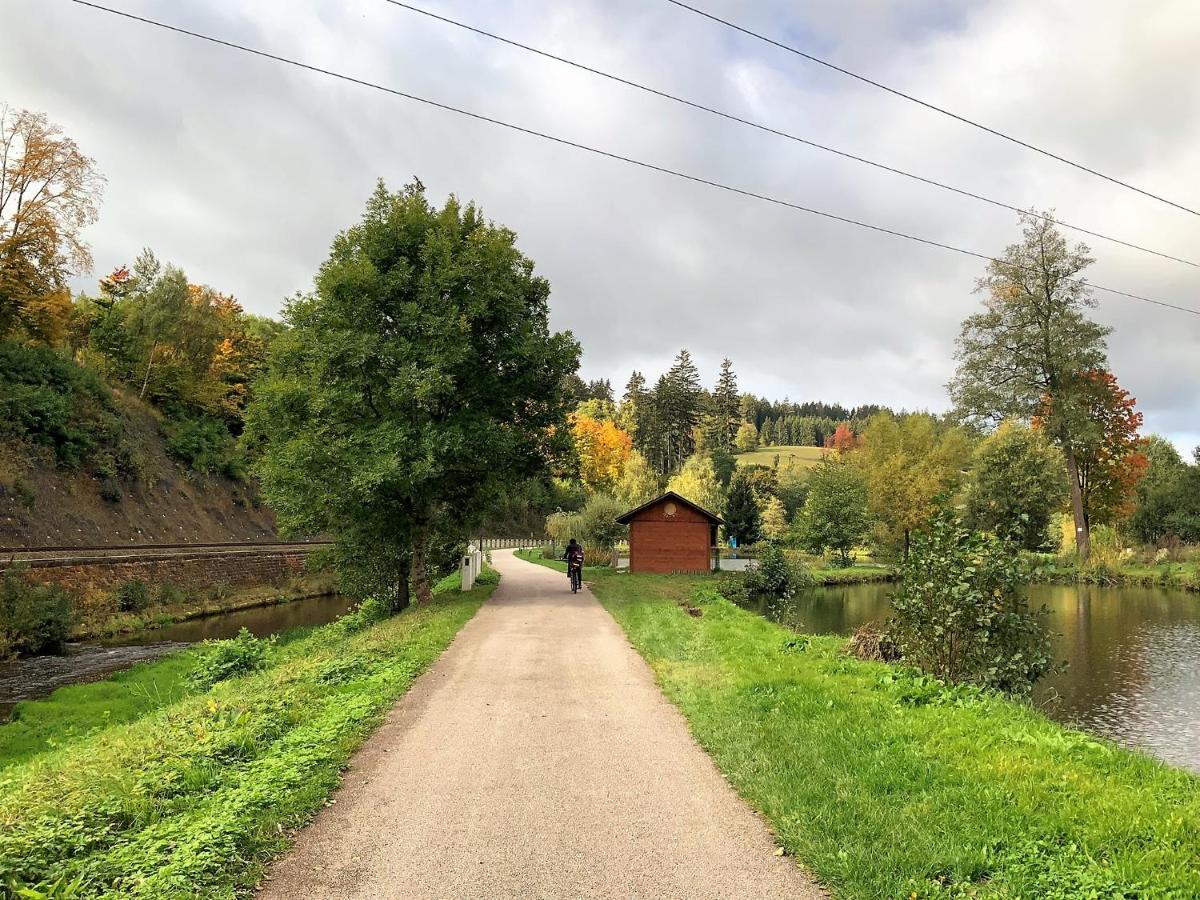 Apartman V Podkrovi Hostinné Exterior foto